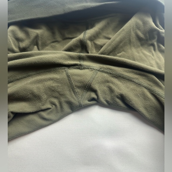 Lululemon sunset salutation crop. Luon light, fold down layered waist. Size 6 - Picture 12 of 16